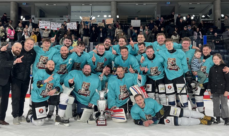 Eishockeymannschaft krönt erste Ligasaison mit Titelgewinn